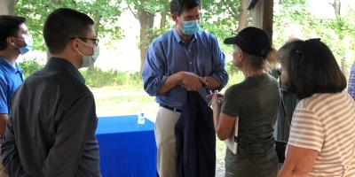 Schneider talks with constituents in Round Lake
