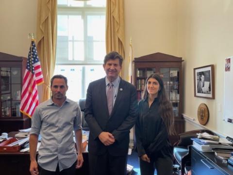 Relatives of Hostages Photo with Brad