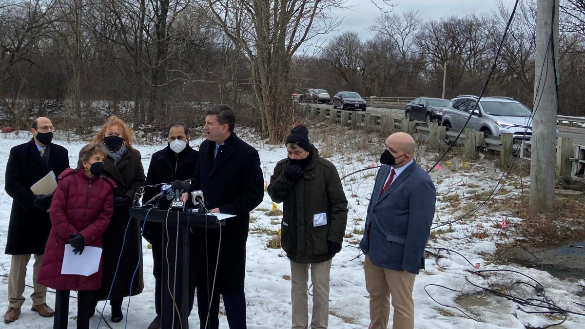 Above: Congressman Schneider (center) announces that Illinois will receive $274 million for bridge repair this year. From left to right: IDOT’s Steve Travia, Congresswoman Schakowsky, State Senator Murphy, Congressman Krishnamoorthi, Schneider, Congressma